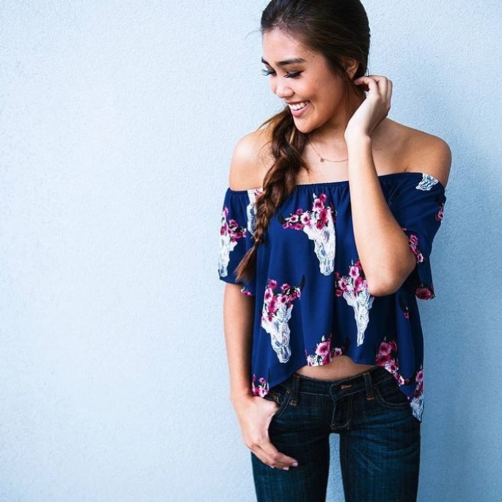 Off the shoulder bull head top